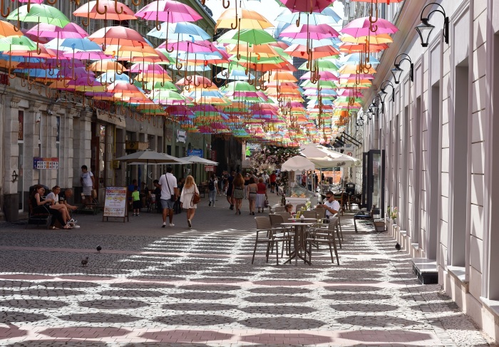 Vezi imaginea la marimea originala